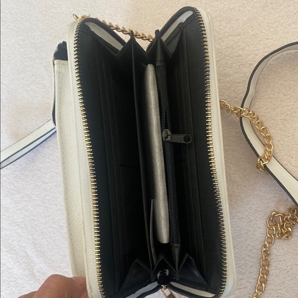 White faux leather Crossbody Bag / Wristlet with pocket for Cellphone - Picture 5 of 8